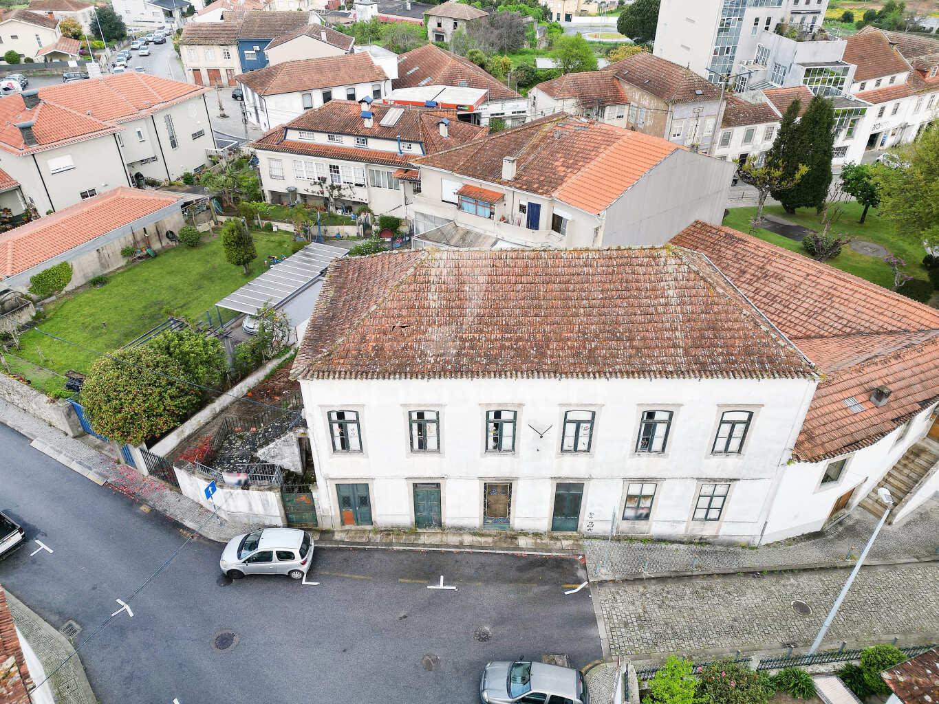 Moradia secular no coração de gondomar