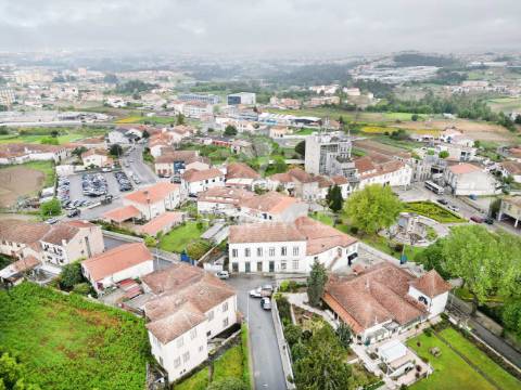 Moradia secular no coração de gondomar