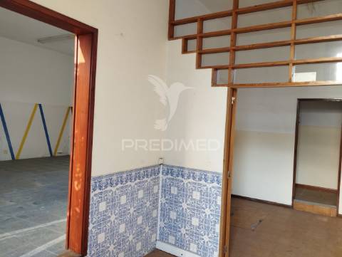 Moradia secular no coração de gondomar