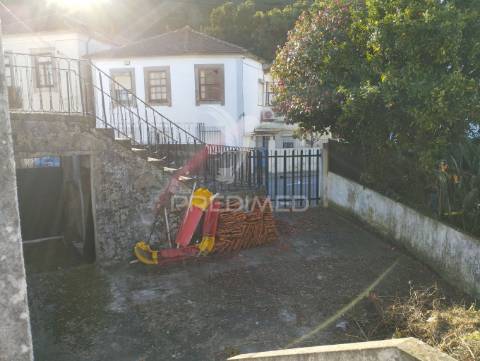 Moradia secular no coração de gondomar