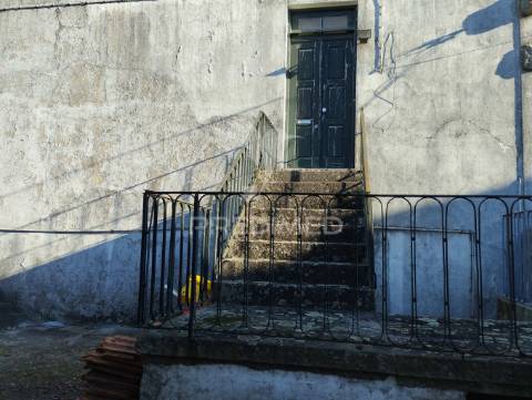 Moradia secular no coração de gondomar