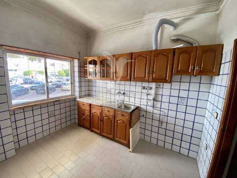 T2 para renovação total nas paivas, amora.