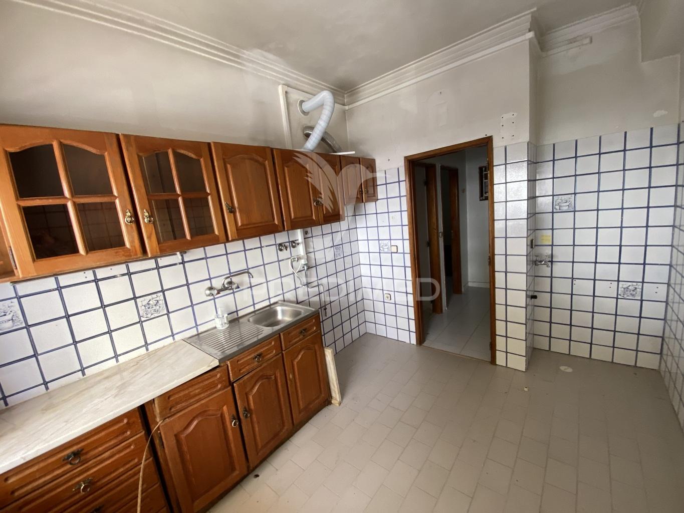 T2 para renovação total no fogueteiro, amora.
