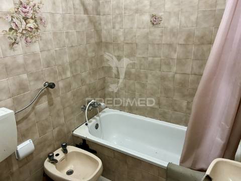 T2 para renovação total nas paivas, amora.