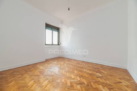 Apartamento t3 em alcântara