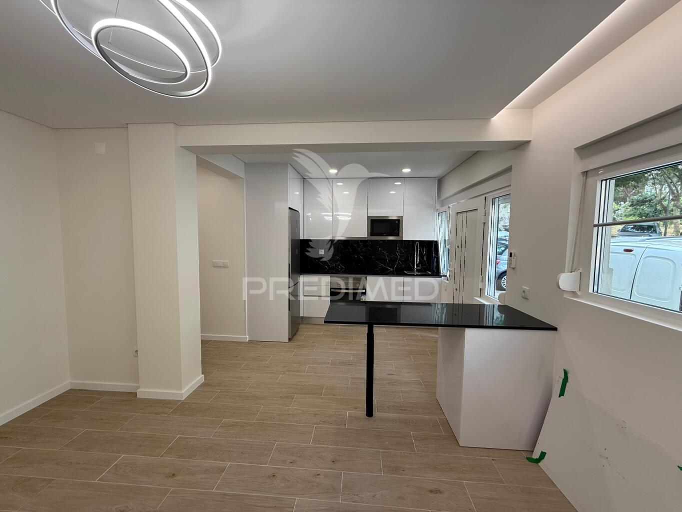 Apartamento totalmente remodelado com entrada independente