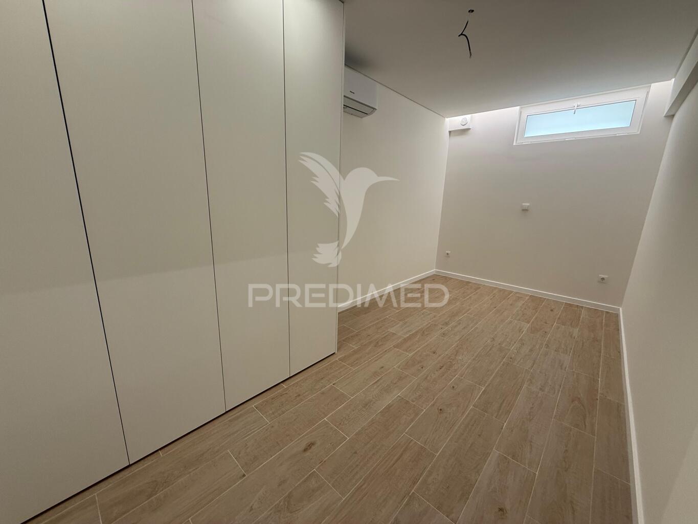 Apartamento totalmente remodelado com entrada independente