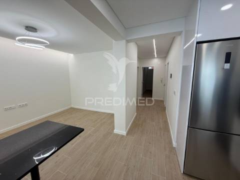 Apartamento totalmente remodelado com entrada independente