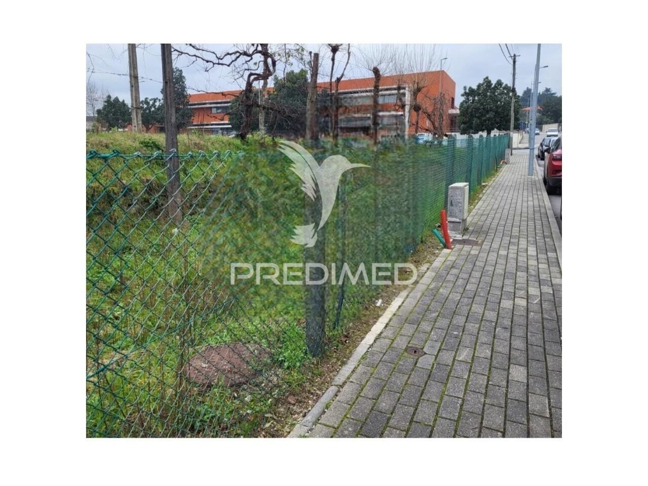 ? lote no coração da póvoa de lanhoso!