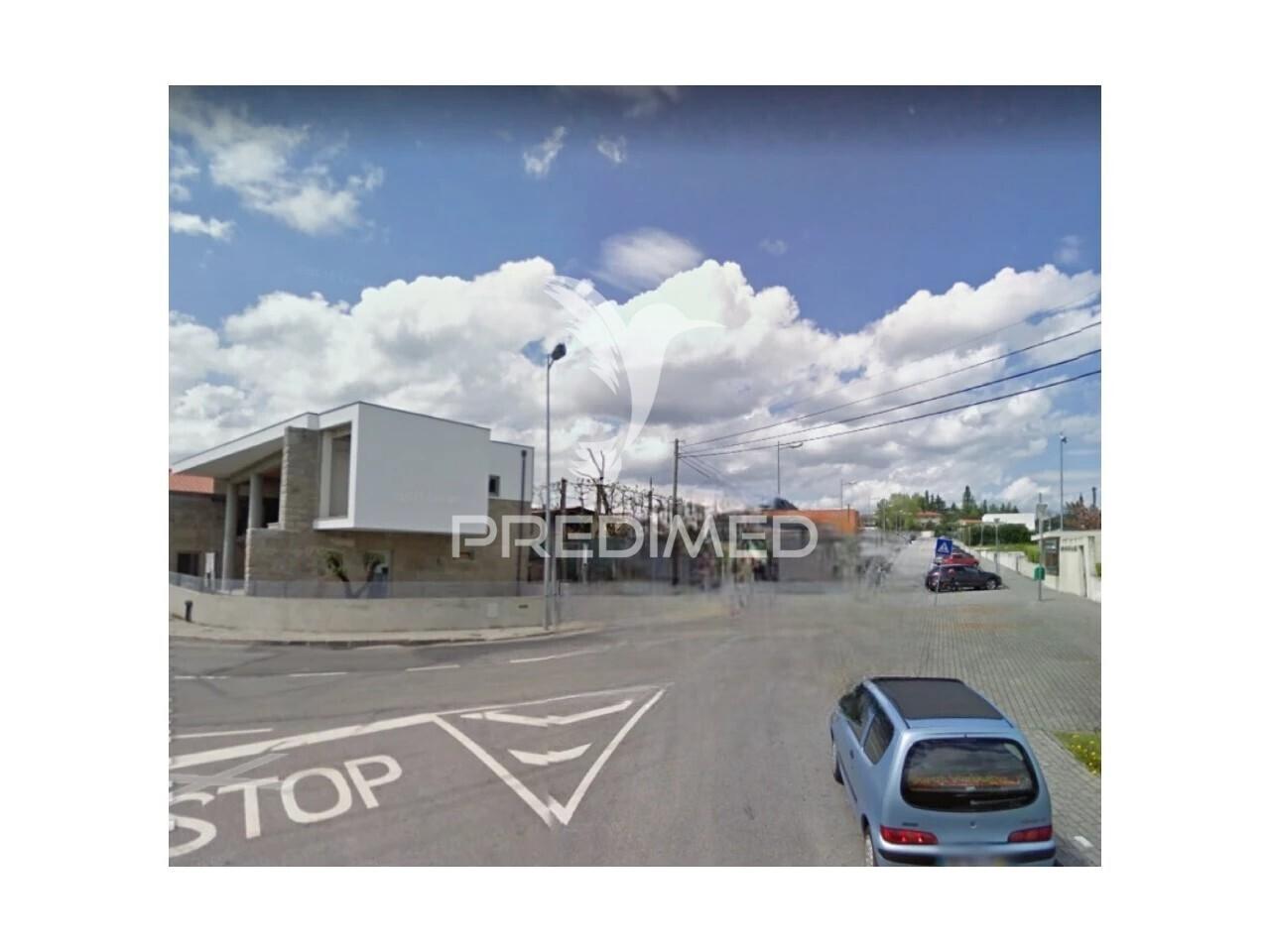 ? lote no coração da póvoa de lanhoso!