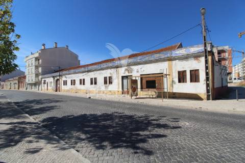 Terreno urbano em área de construção - montijo