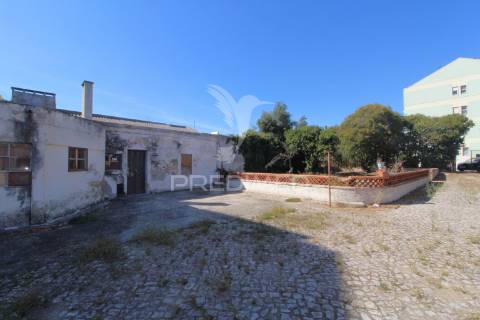 Terreno urbano em área de construção - montijo