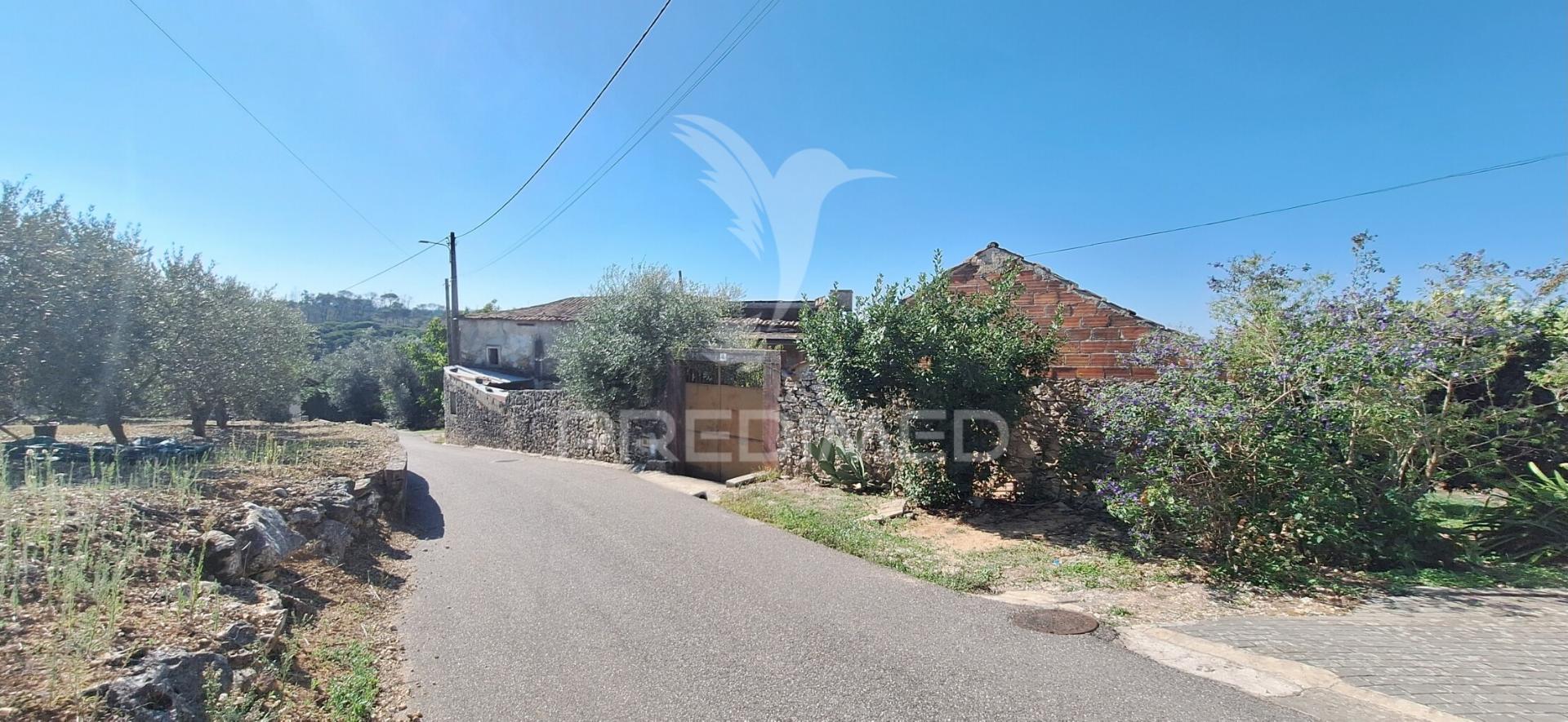 Casa senhorial com história e potencial — para reabilitar!