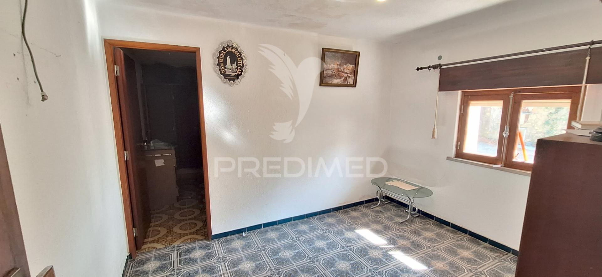 Casa senhorial com história e potencial — para reabilitar!