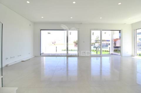 Moradia t3+1, charneca de caparica