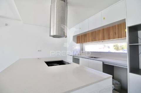 Moradia t3+1, charneca de caparica