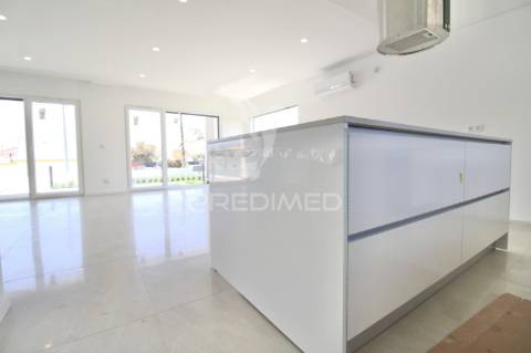 Moradia t3+1, charneca de caparica