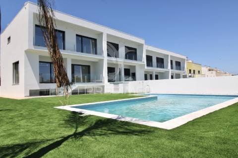 Moradia t3+1, charneca de caparica