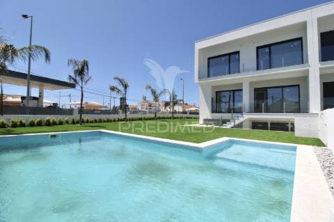 Moradia t3+1, charneca de caparica