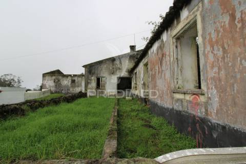 ? moradia para recuperar – freguesia do posto santo, angra do heroísmo