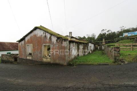 ? moradia para recuperar – freguesia do posto santo, angra do heroísmo