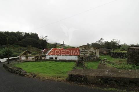 ? moradia para recuperar – freguesia do posto santo, angra do heroísmo