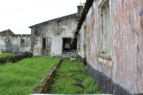 ? moradia para recuperar – freguesia do posto santo, angra do heroísmo