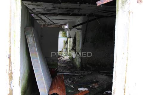 ? moradia para recuperar – freguesia do posto santo, angra do heroísmo