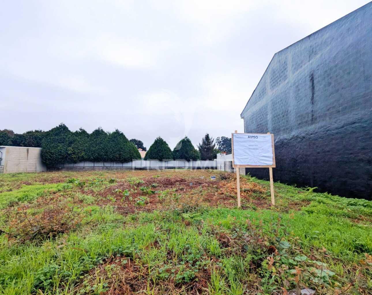 Terreno - moradia de 3 frentes - vilar do paraíso