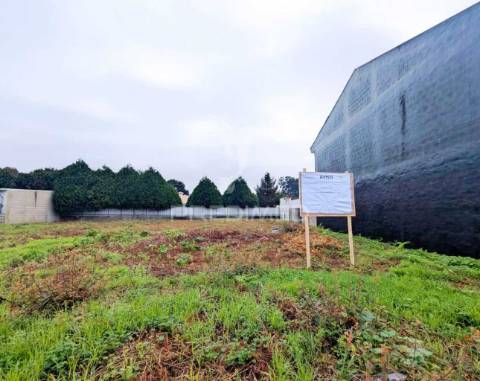 Terreno - moradia de 3 frentes - vilar do paraíso