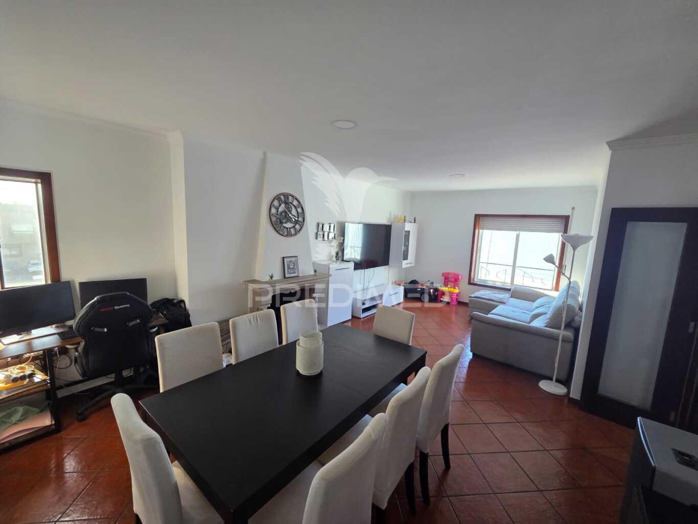 T2 com lugar de garagem ao colégio dos carvalhos