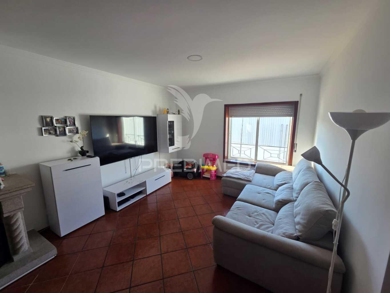 T2 com lugar de garagem ao colégio dos carvalhos