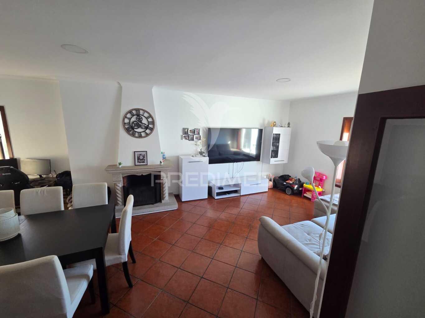 T2 com lugar de garagem ao colégio dos carvalhos