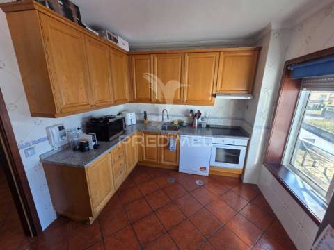 T2 com lugar de garagem ao colégio dos carvalhos