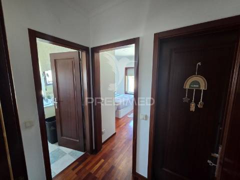 T2 com lugar de garagem ao colégio dos carvalhos