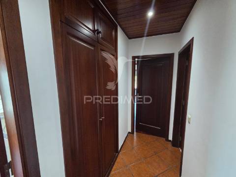 T2 com lugar de garagem ao colégio dos carvalhos