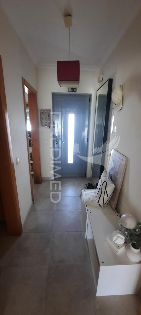 Moradia t2 com jardim, piscina e garagem em albufeira