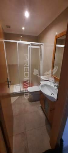 Moradia t2 com jardim, piscina e garagem em albufeira