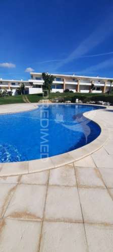 Moradia t2 com jardim, piscina e garagem em albufeira