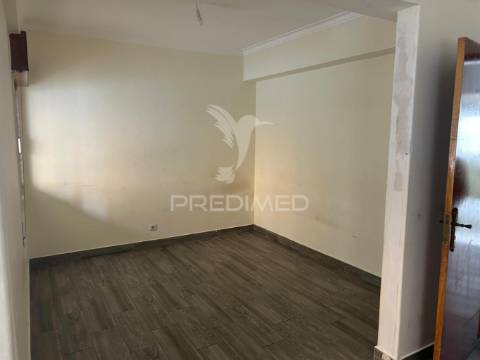 Apartamento t3 no carregado