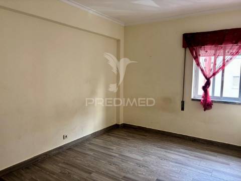 Apartamento t3 no carregado