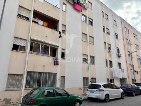 Apartamento t3 no carregado