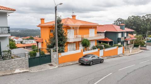 ? moradia t4 exclusiva em espinho, braga – luxo, conforto e vistas deslumbrantes!