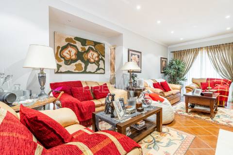 ? moradia t4 exclusiva em espinho, braga – luxo, conforto e vistas deslumbrantes!