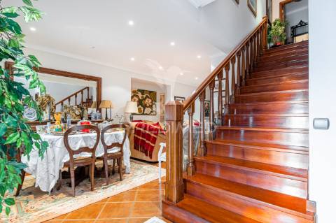 ? moradia t4 exclusiva em espinho, braga – luxo, conforto e vistas deslumbrantes!