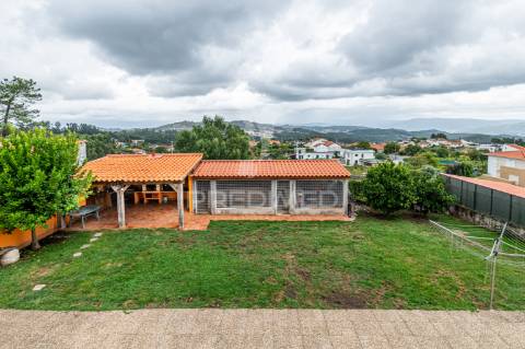 ? moradia t4 exclusiva em espinho, braga – luxo, conforto e vistas deslumbrantes!