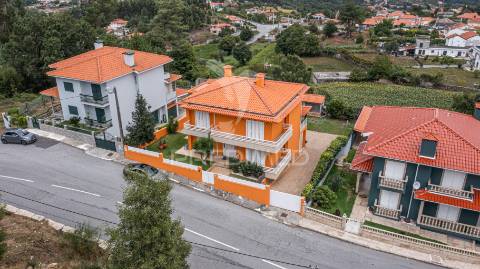 ? moradia t4 exclusiva em espinho, braga – luxo, conforto e vistas deslumbrantes!