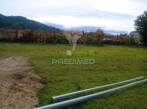 Lote de terreno no centro da póvoa de lanhoso – oportunidade única!