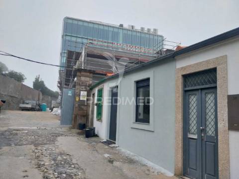 Moradia t1 renovada – centro do porto (junto à rua santa catarina)