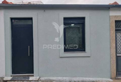 Moradia t1 renovada – centro do porto (junto à rua santa catarina)